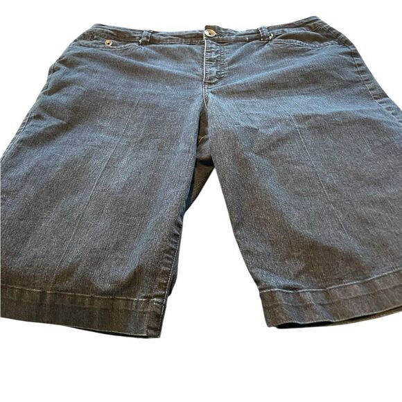 Bandolino Pants - Bandolino size 16 jean shorts excellent like new shorts see pics